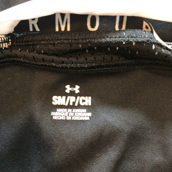 Small black Under Armour top - Picture 3 of 3